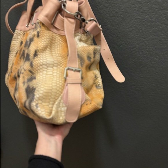 BARR + BARR NWOT crossbody/shoulder, Snake Print Tote Bag pink, orange dust bag - Picture 3 of 16
